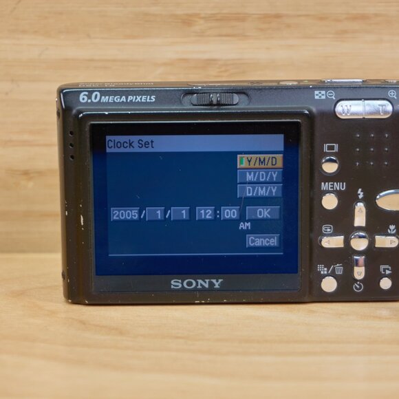 SONY Cyber-Shot DSC-T9 6MP Digital Camera, Made in Japan, Black - Picture 5 of 10